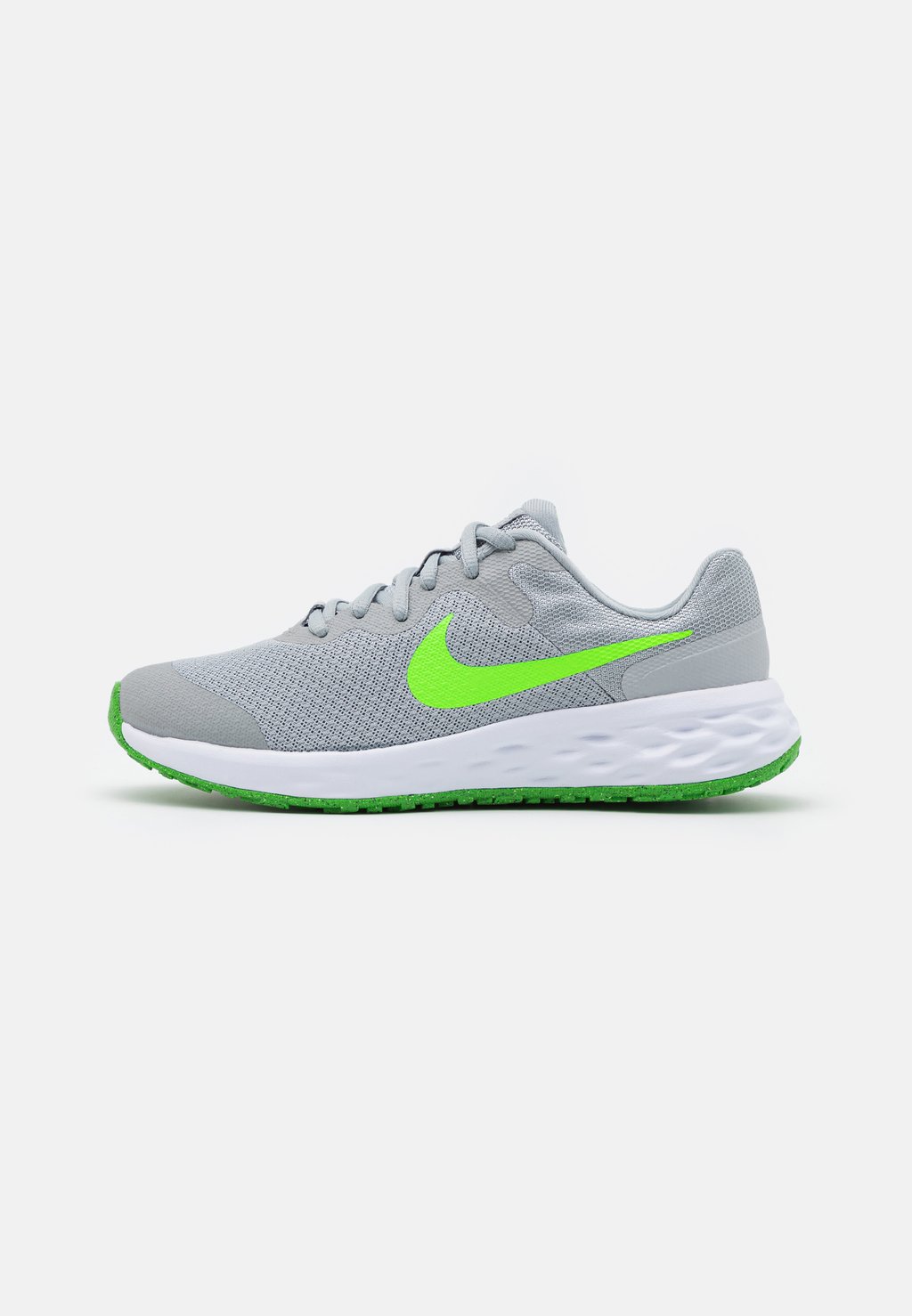 Кроссовки нейтрального цвета NIKE REVOLUTION 6 (GS) Nike, цвет light smoke grey/green strike/dark smoke grey/chrome грипсы blunt hand grip smoke green