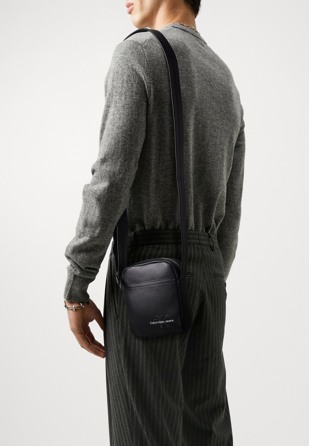 

Сумка через плечо Monogram Soft Reporter Calvin Klein, черная