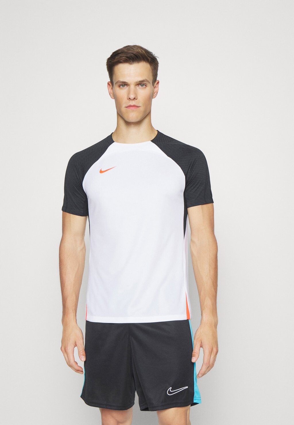 

Футболка Nike