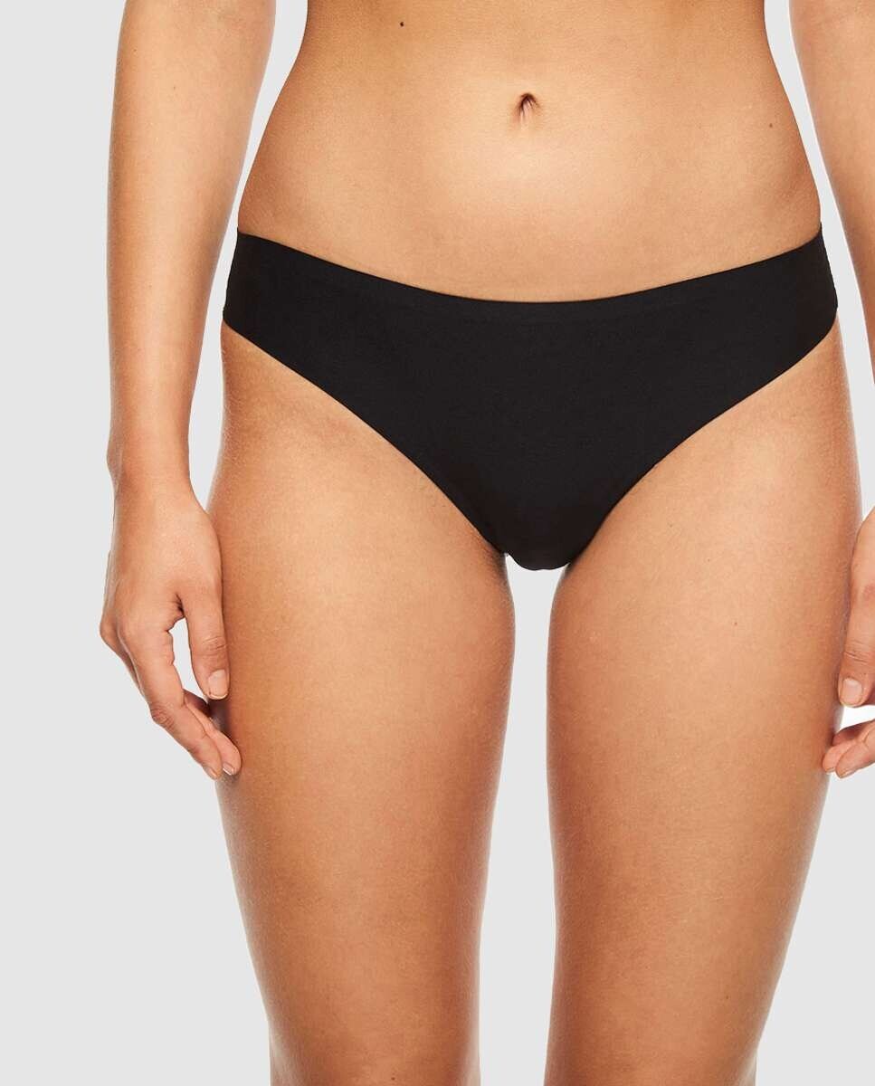 

Бесшовные стринги Soft Stretch с эффектом второй кожи. Chantelle, черный