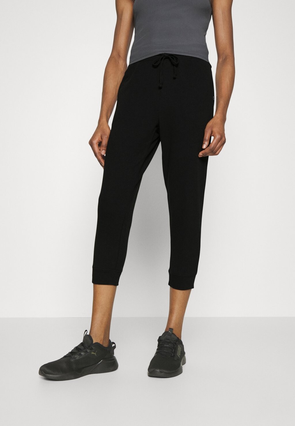

Спортивные брюки Cotton On, черный