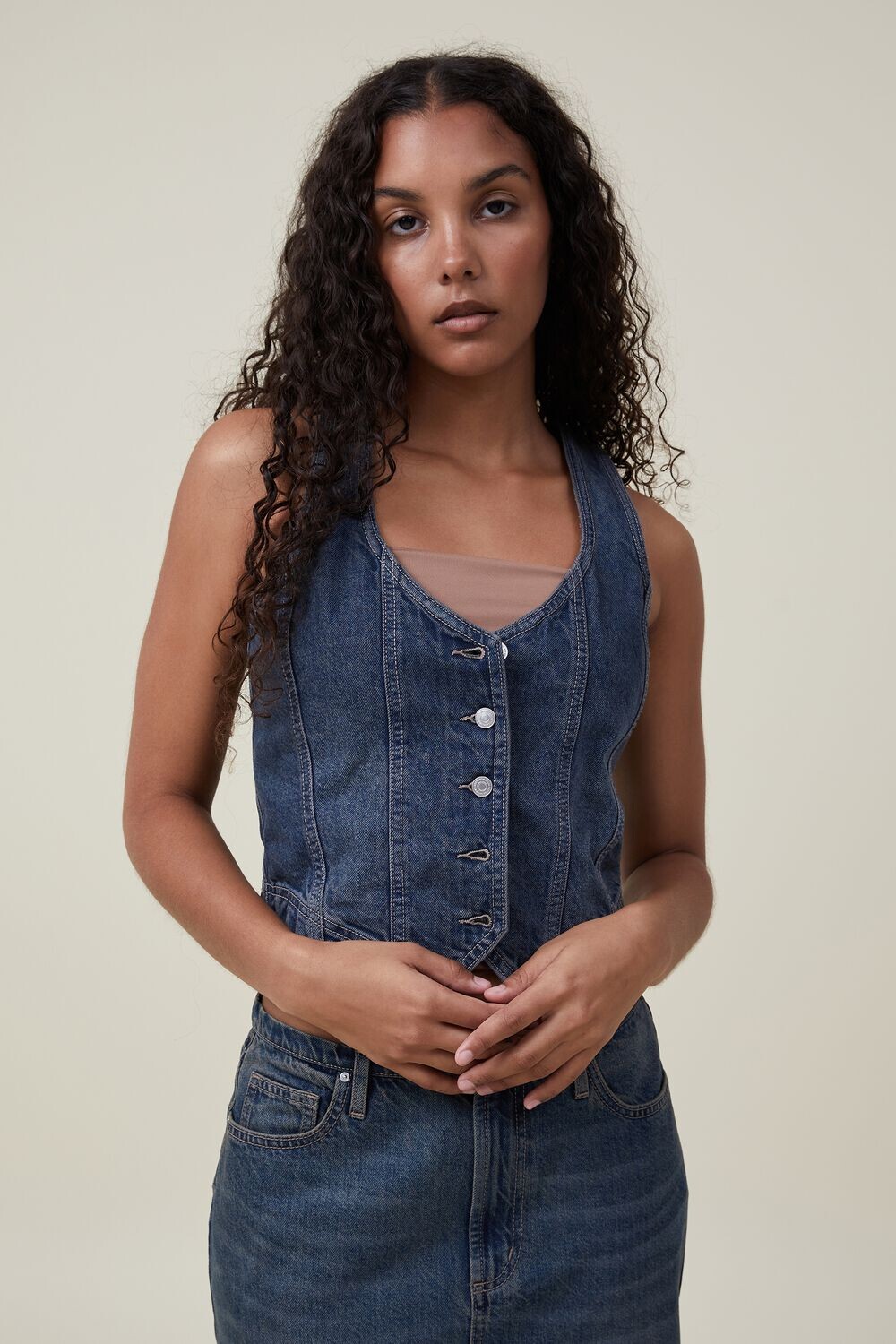 

Приталенный джинсовый жилет Cotton On