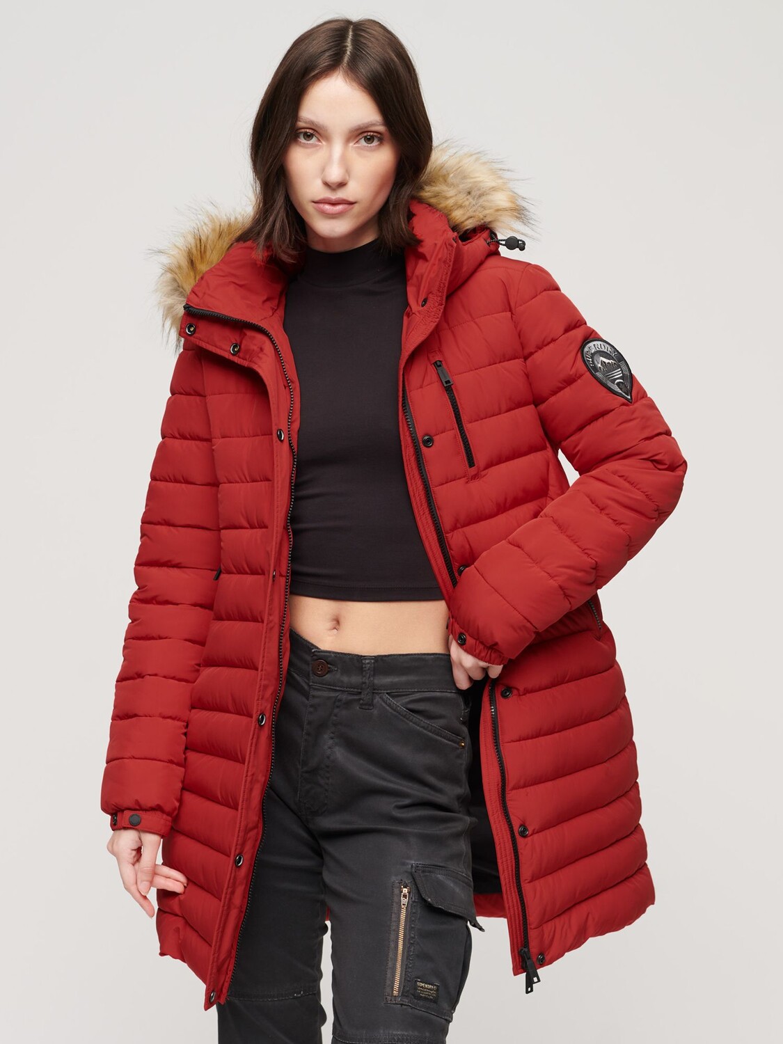 

Пуховик средней длины Fuji с капюшоном Superdry, университетский красный