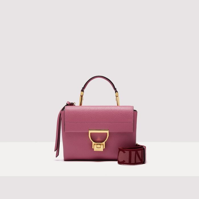 

Сумочка из зернистой кожи Coccinelle ARLETTIS SIGNATURE SMALL, розовый
