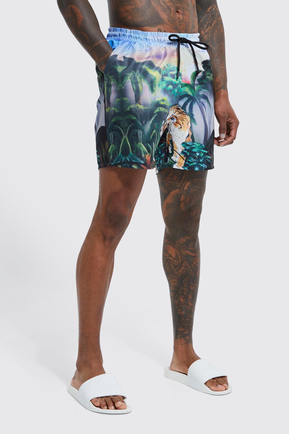 

Шорты для плавания средней длины tiger scenic Boohoo, зеленый