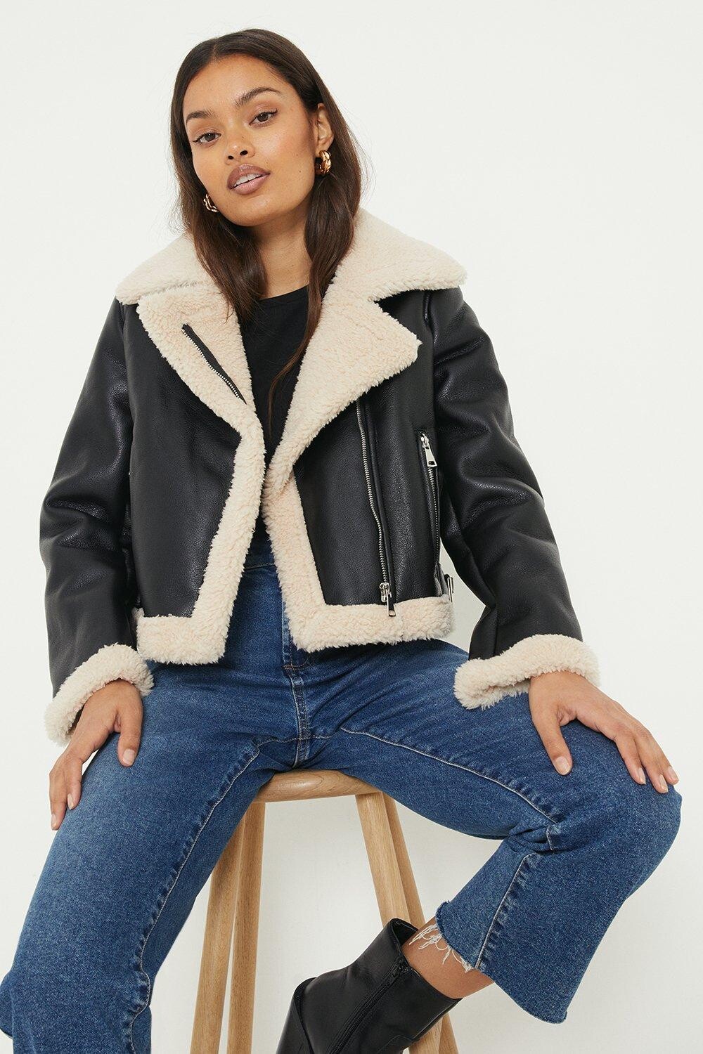 

Миниатюрная короткая короткая дубленка-авиатор Dorothy Perkins, черный