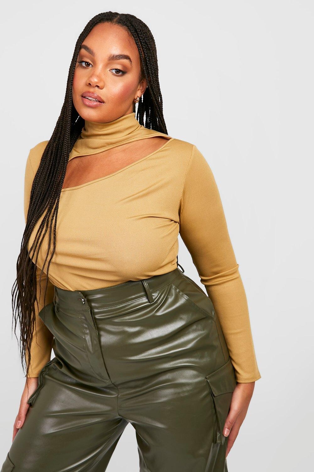 

Топ с длинным рукавом plus с вырезом в ребку Boohoo, серый