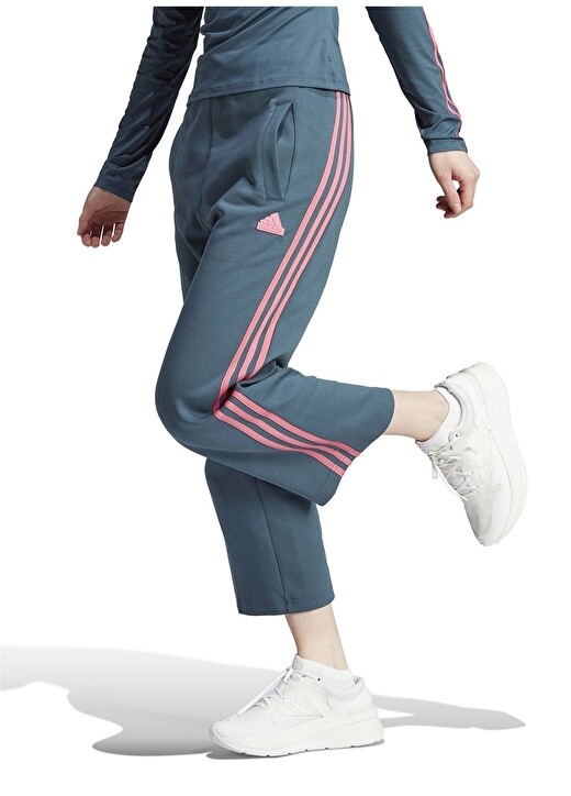 

Спортивные штаны Adidas