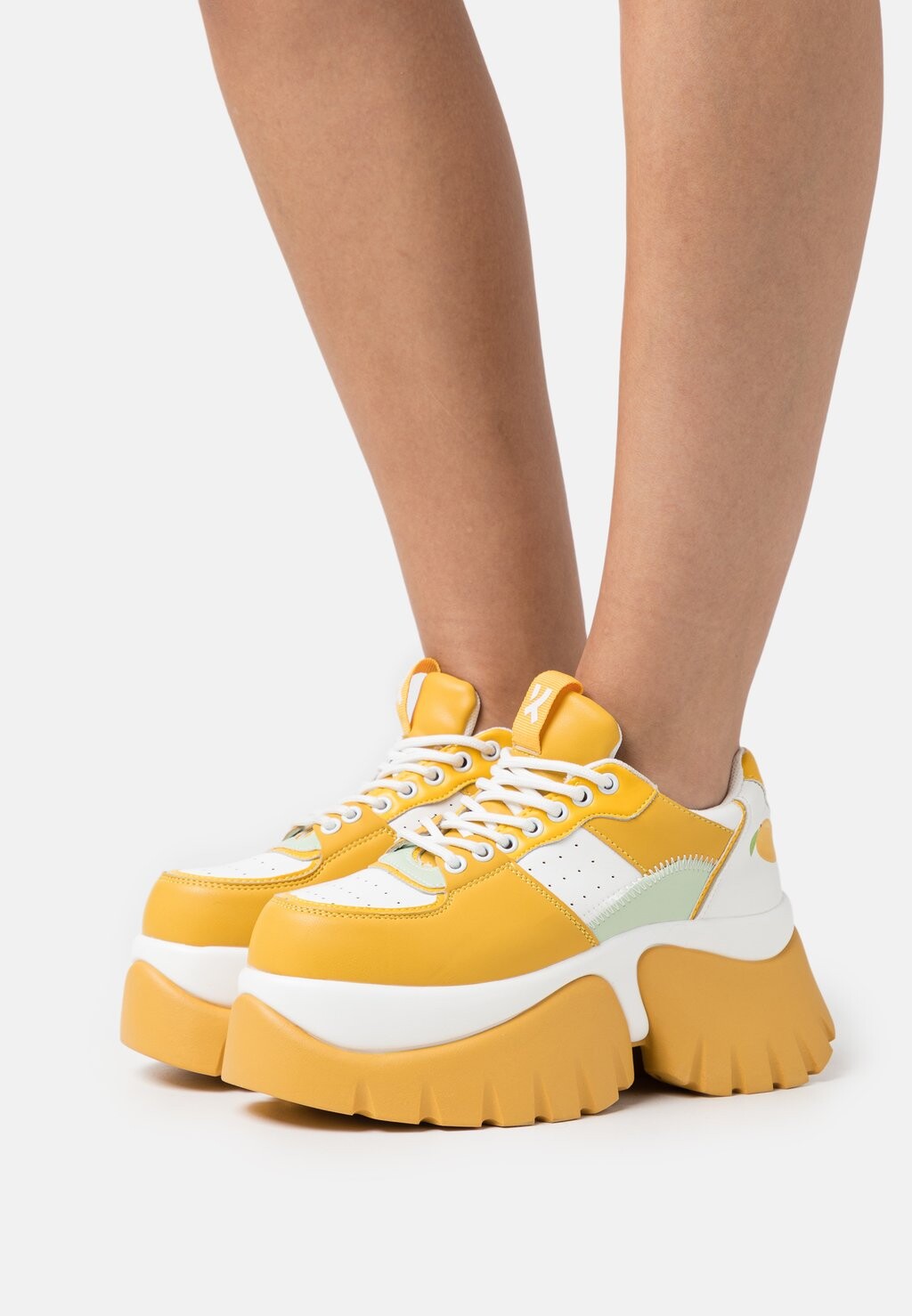 

Кроссовки Koi Footwear