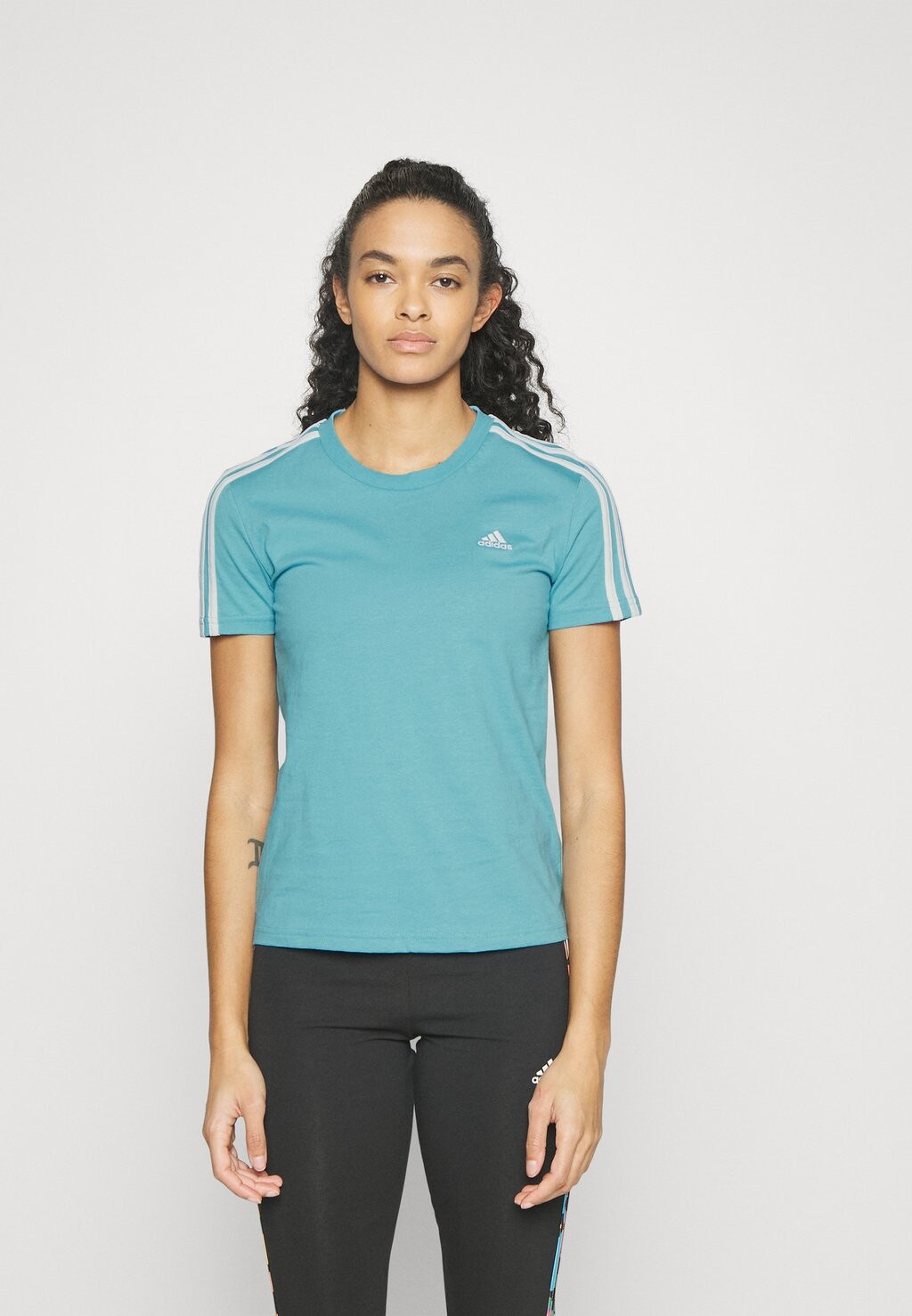 

Футболка с принтом Adidas