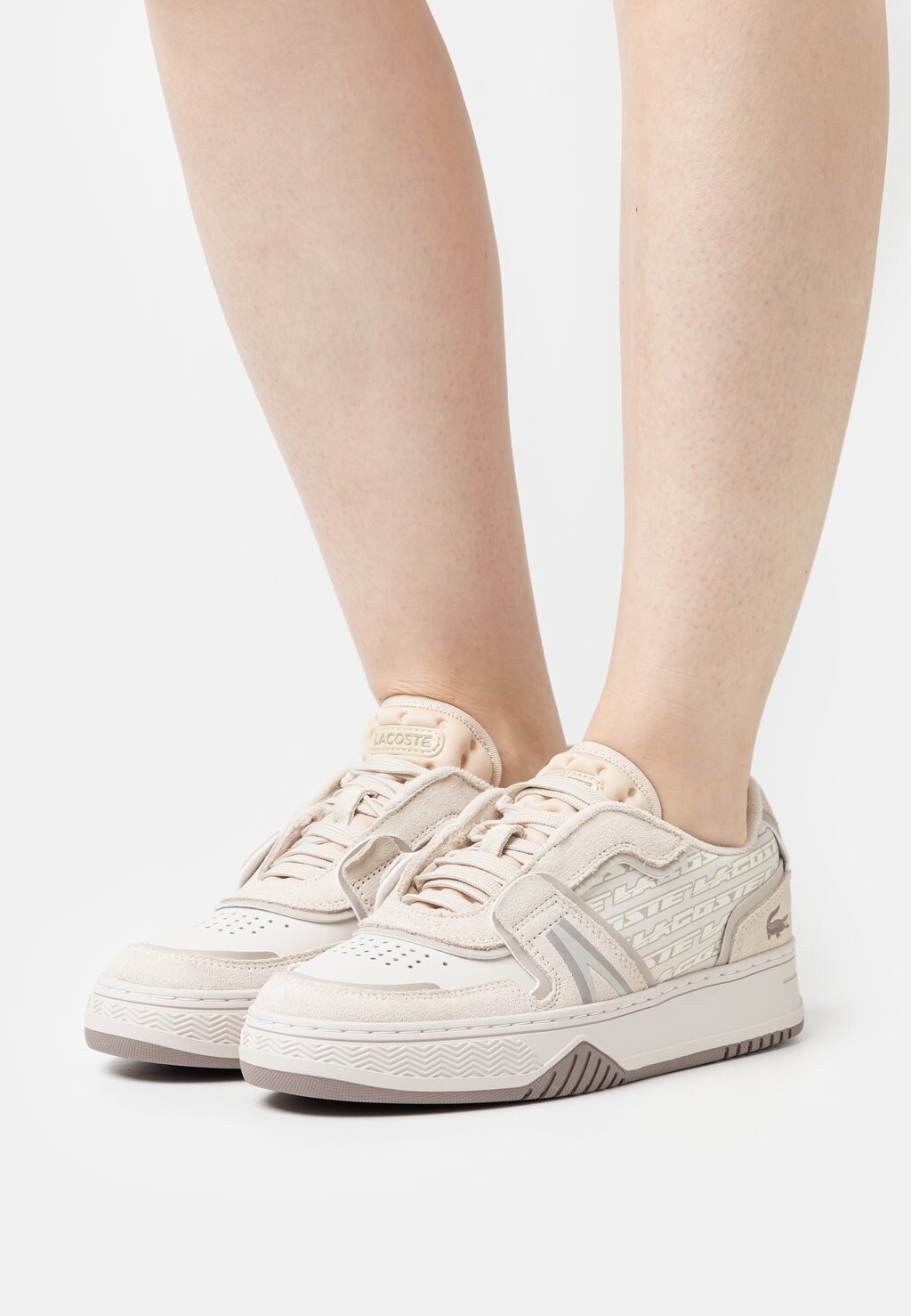

Кроссовки Lacoste