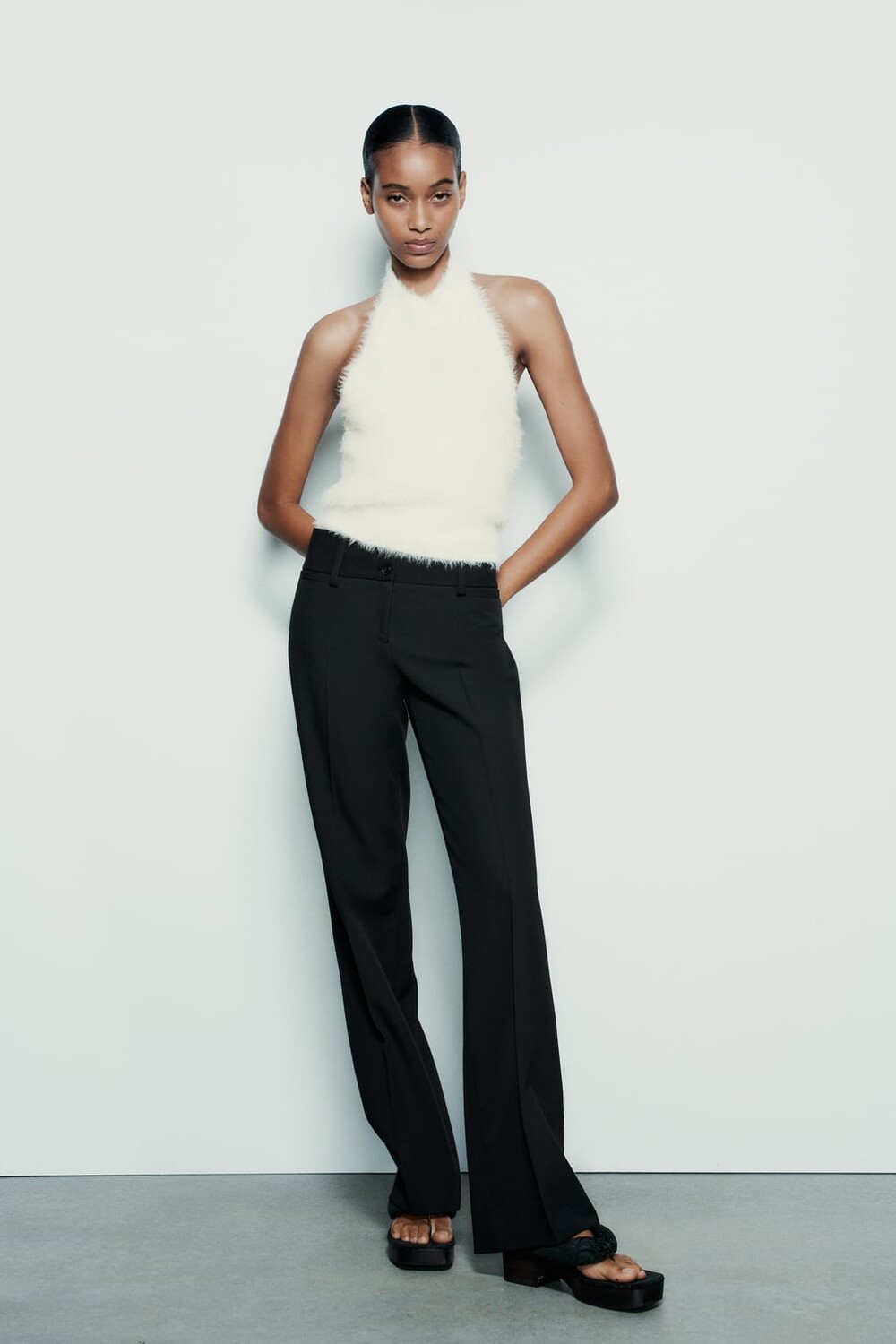 

Топ из искусственного меха с бретельками на шее ZARA, экру