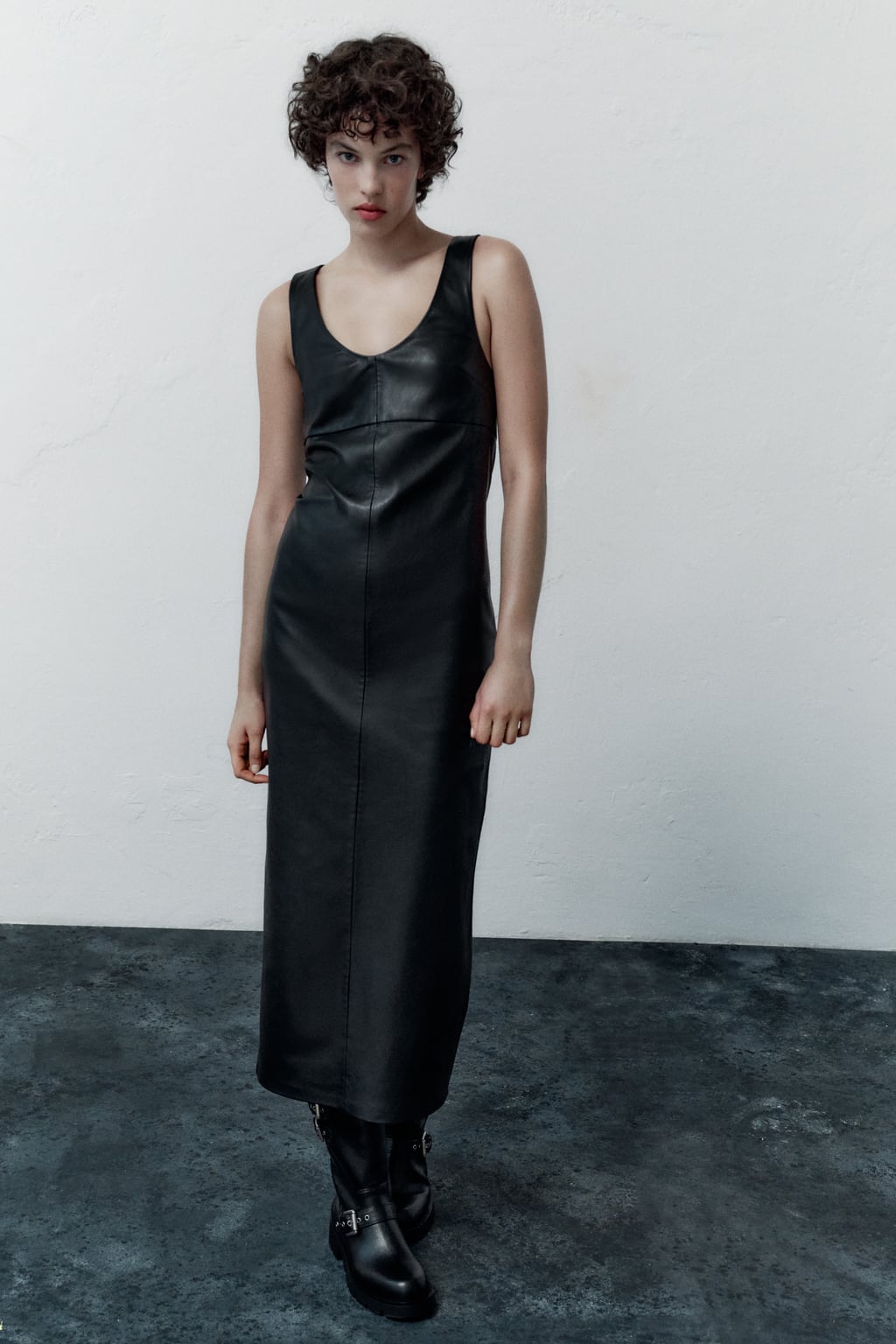 

Платье миди из искусственной кожи ZARA, черный