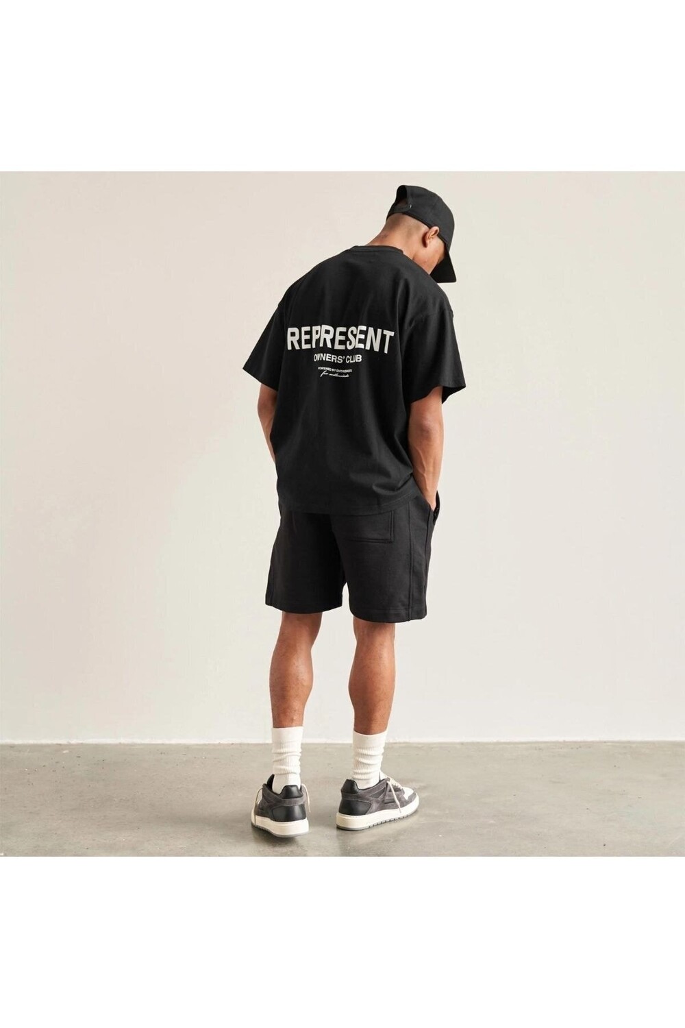 

Мужская черная футболка Present Oversize MOONBULL, черный