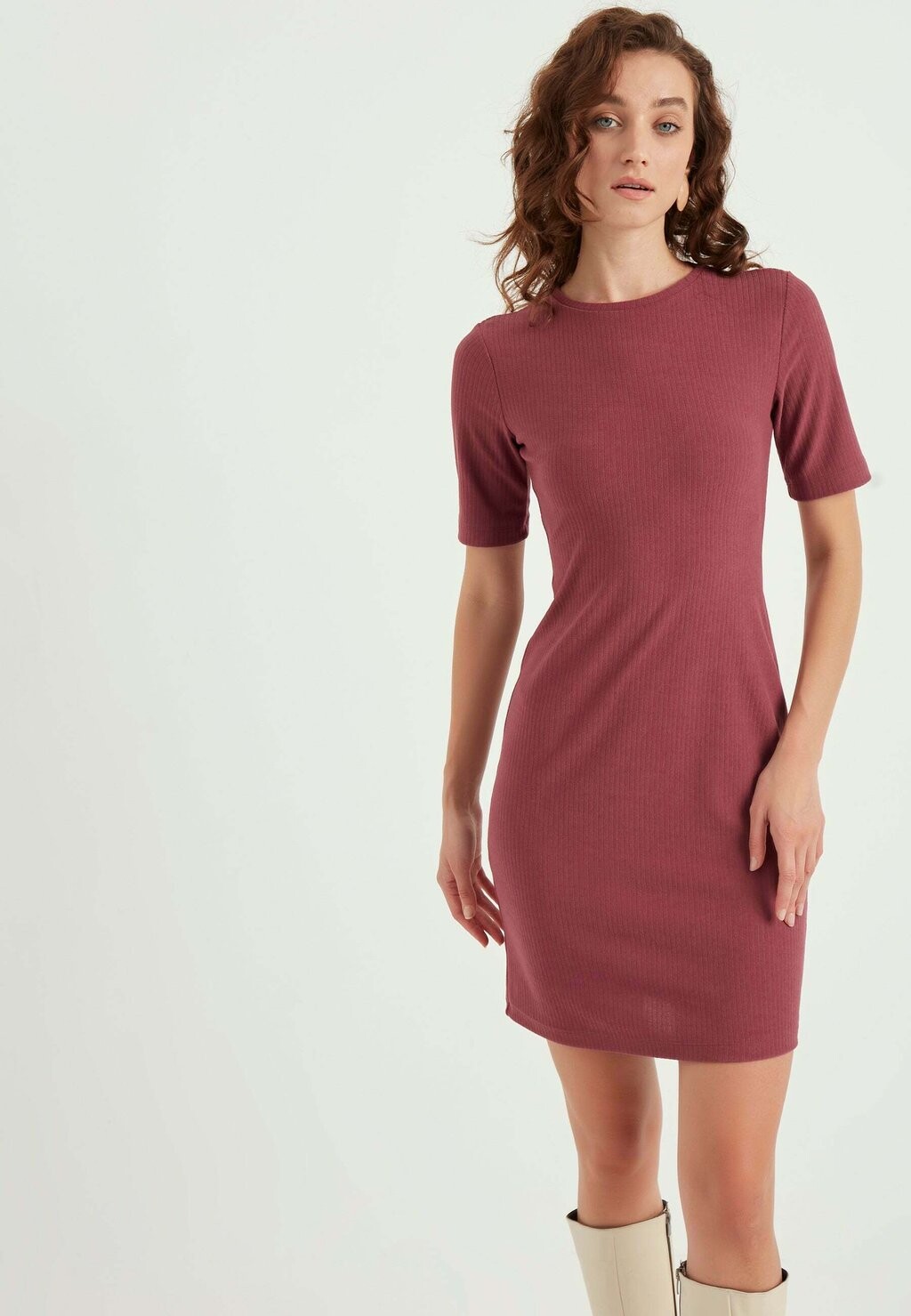 

Трикотажное платье Short Sleeves Pencil Dress Herita, цвет pink