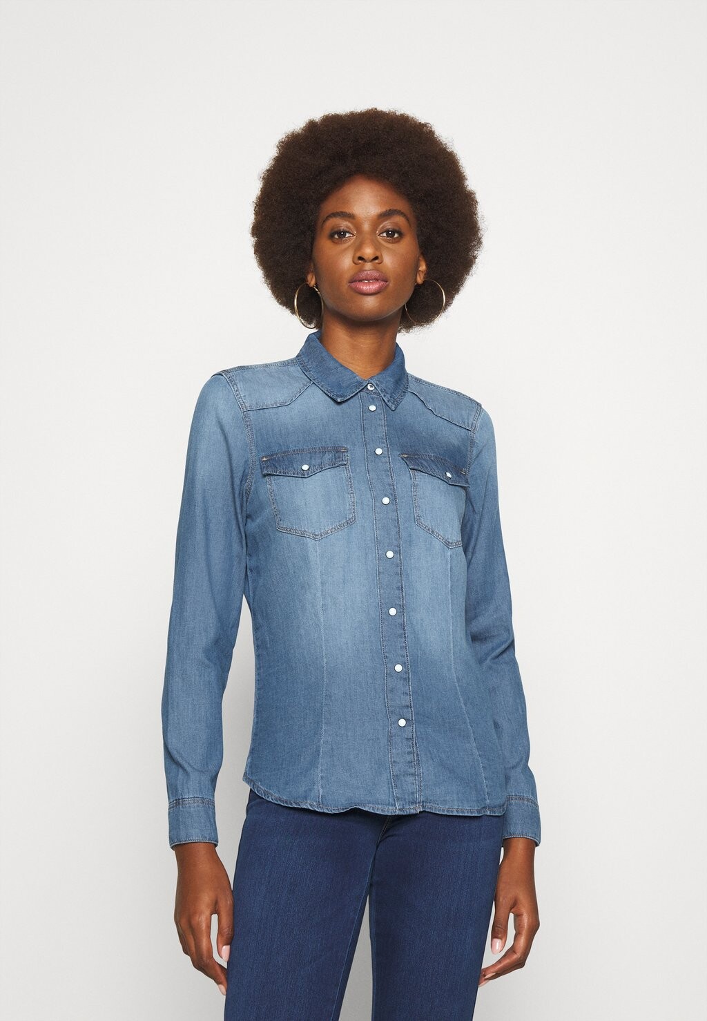 

Рубашка ONLY Tall ONLROCK LIFE, цвет medium blue denim