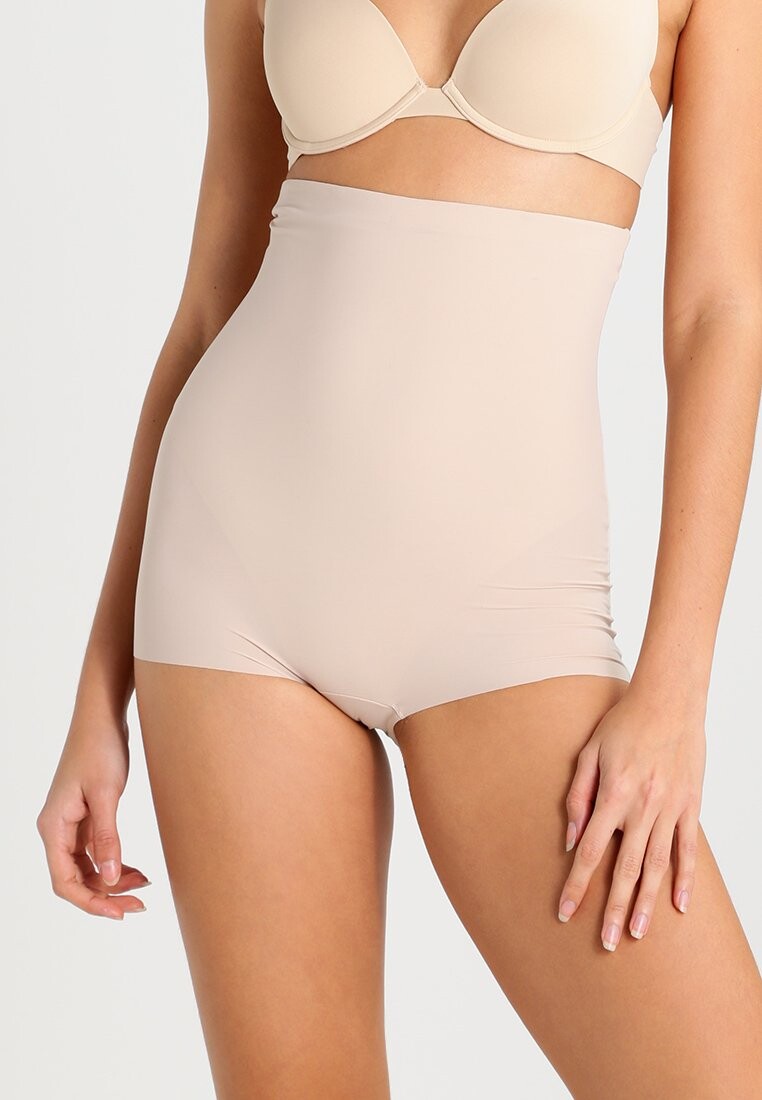 

Корректирующее белье Maidenform