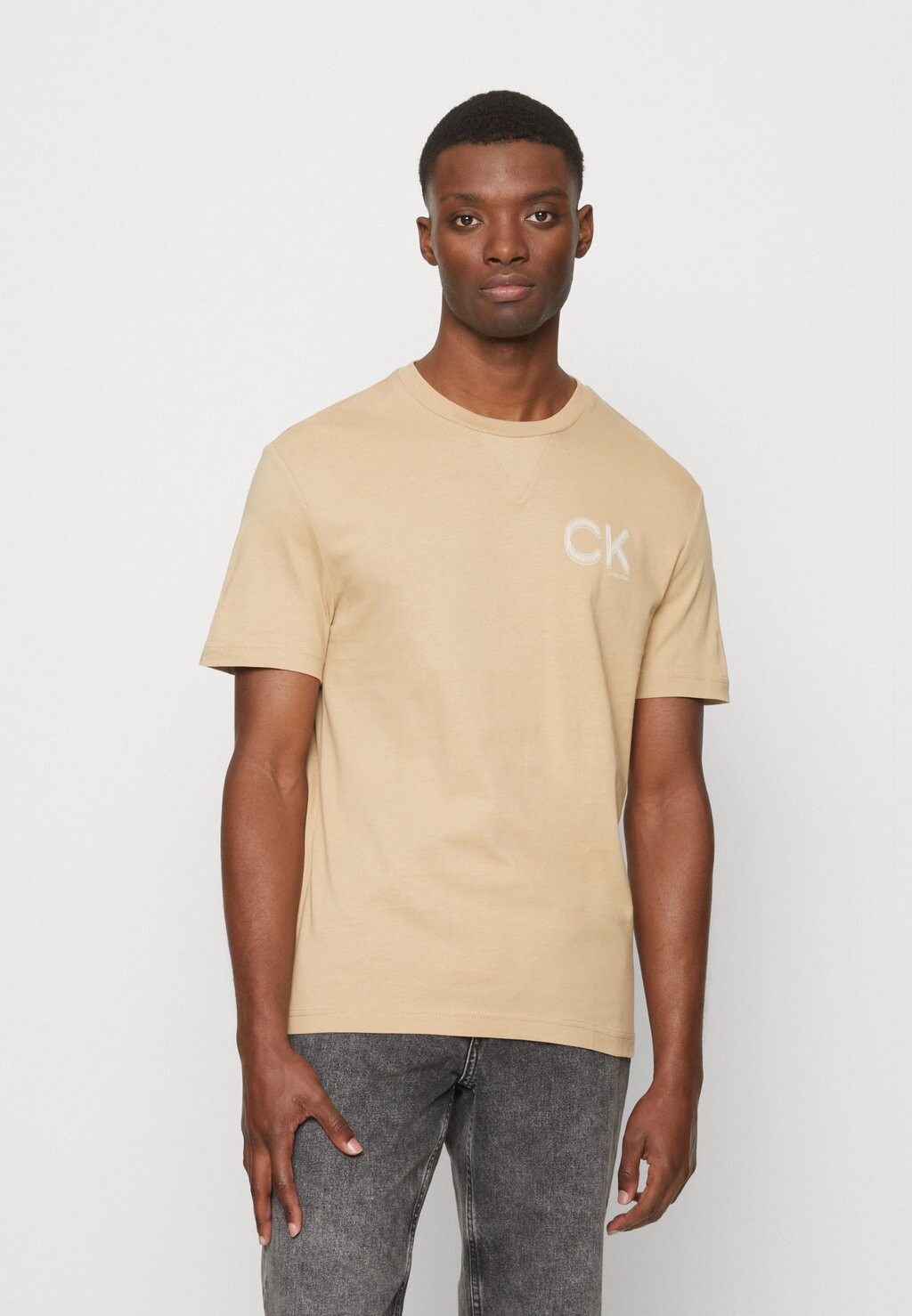 

Футболка с принтом Calvin Klein, песочный