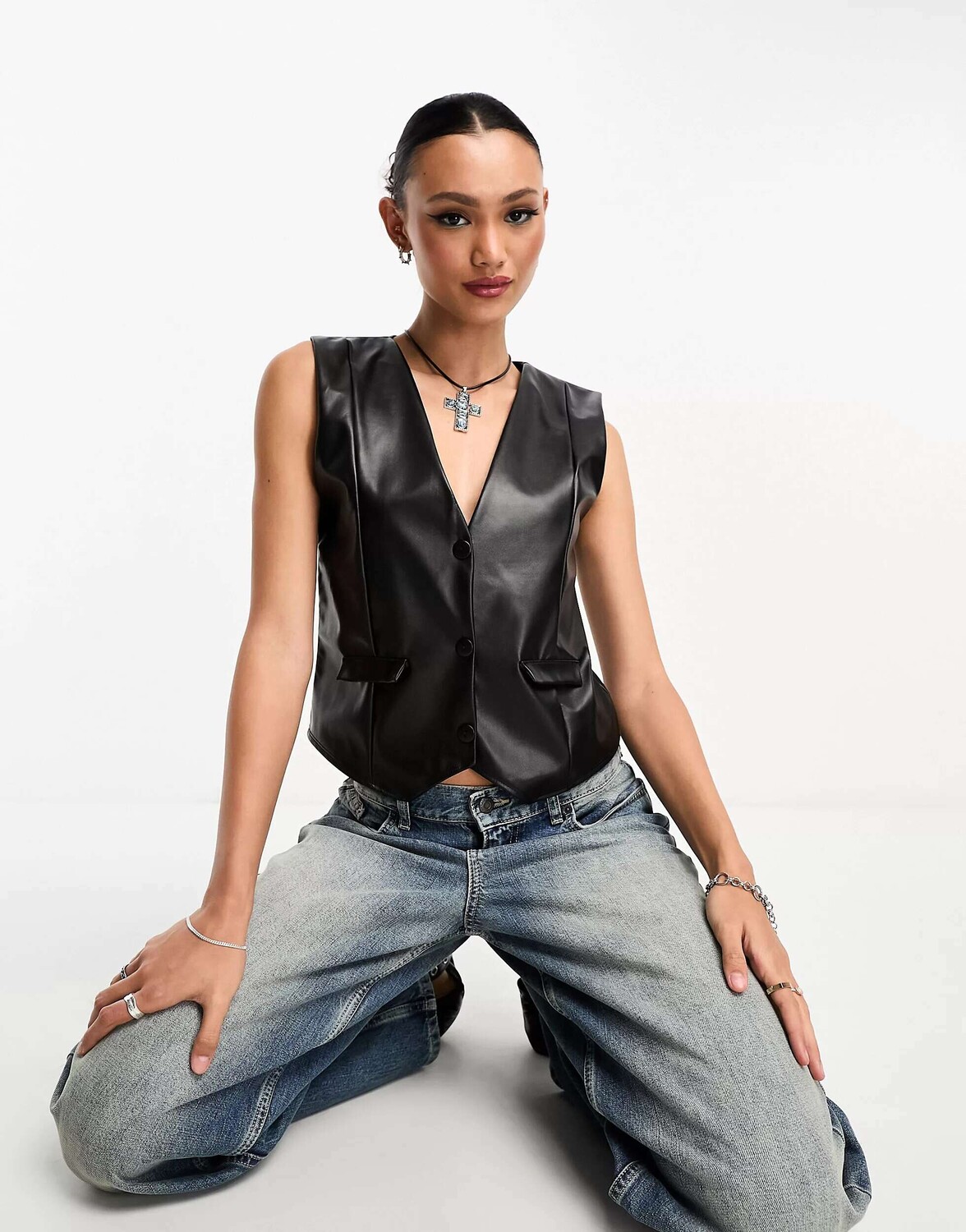 

Черный жилет свободного кроя из искусственной кожи ASOS