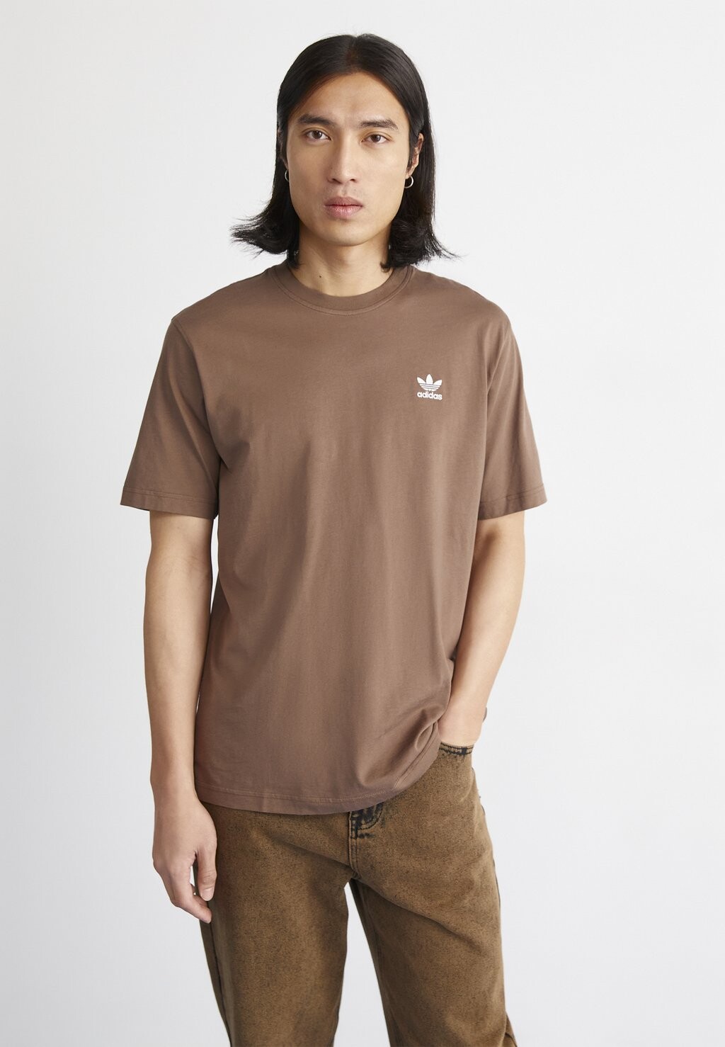 

Базовая футболка Essential adidas Originals, цвет earth strata
