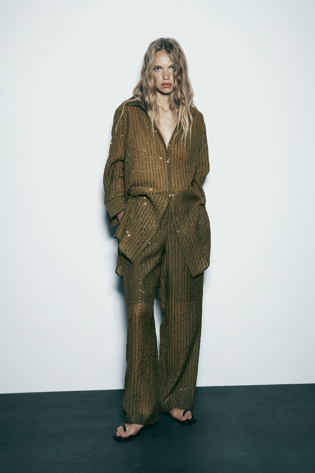 

Брюки прямого кроя с пайетками ZARA, хаки