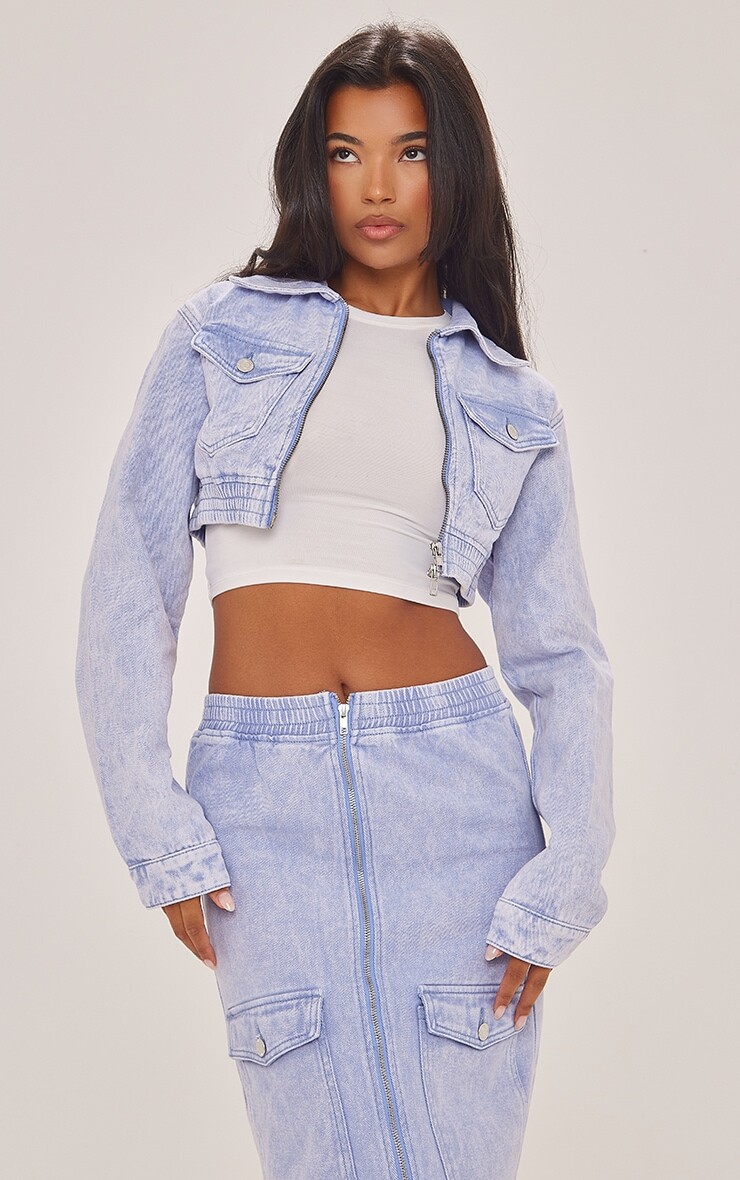 

PrettyLittleThing Укороченная джинсовая куртка синего цвета с застежкой на подоле, Синий