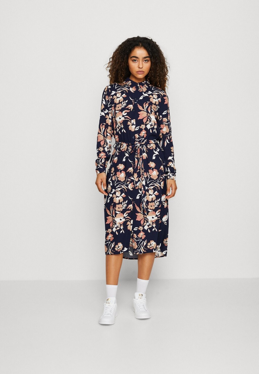

Платье-рубашка Vero Moda, темно-синий