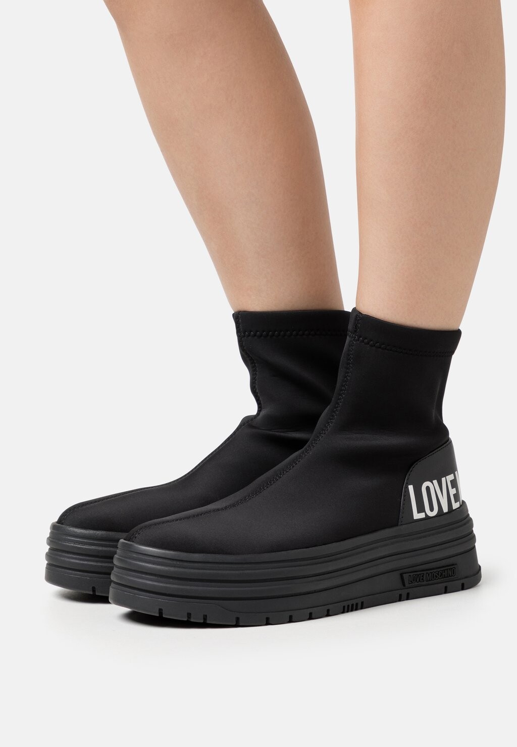 

Высокие кроссовки Love Moschino, черный