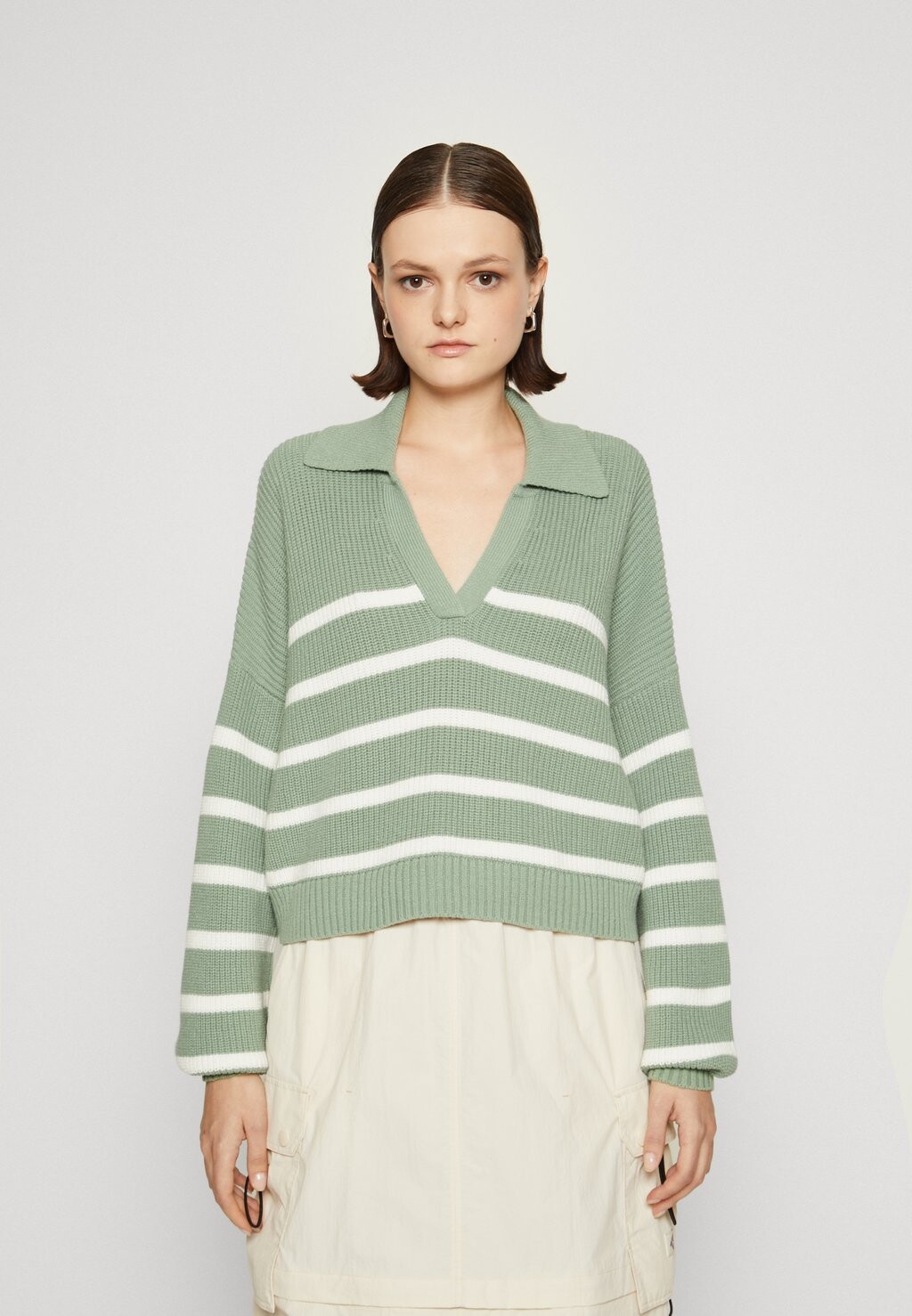 

Вязаный свитер Hollister Co., цвет frosty green/cloud dancer