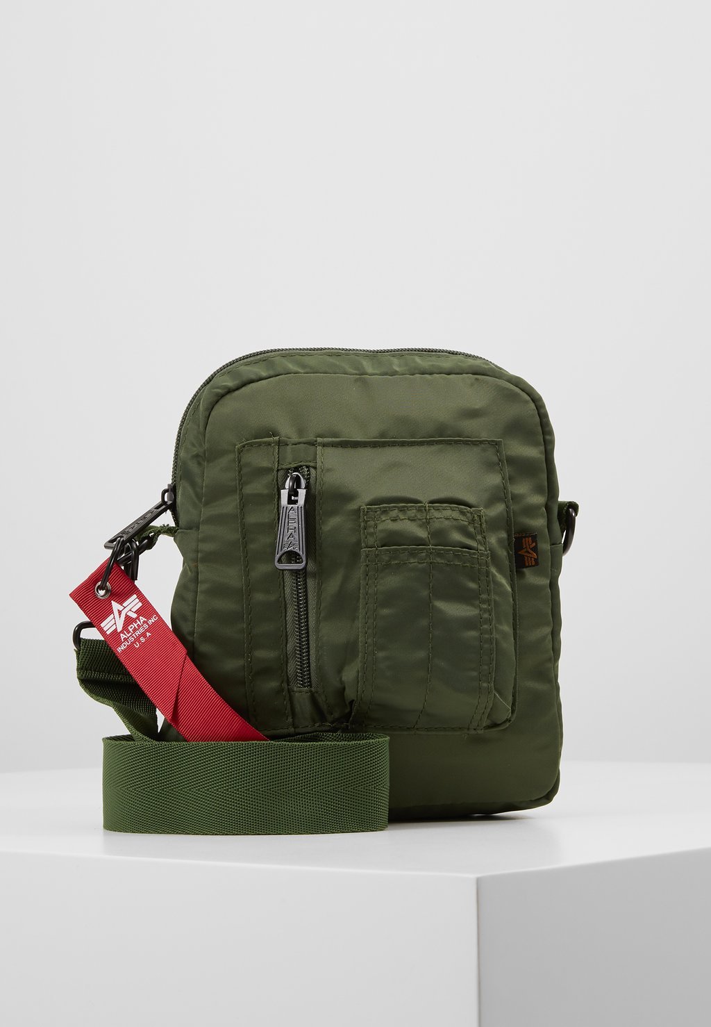 

Сумка на плечо CREW CARRY BAG Alpha Industries, шалфейный зеленый