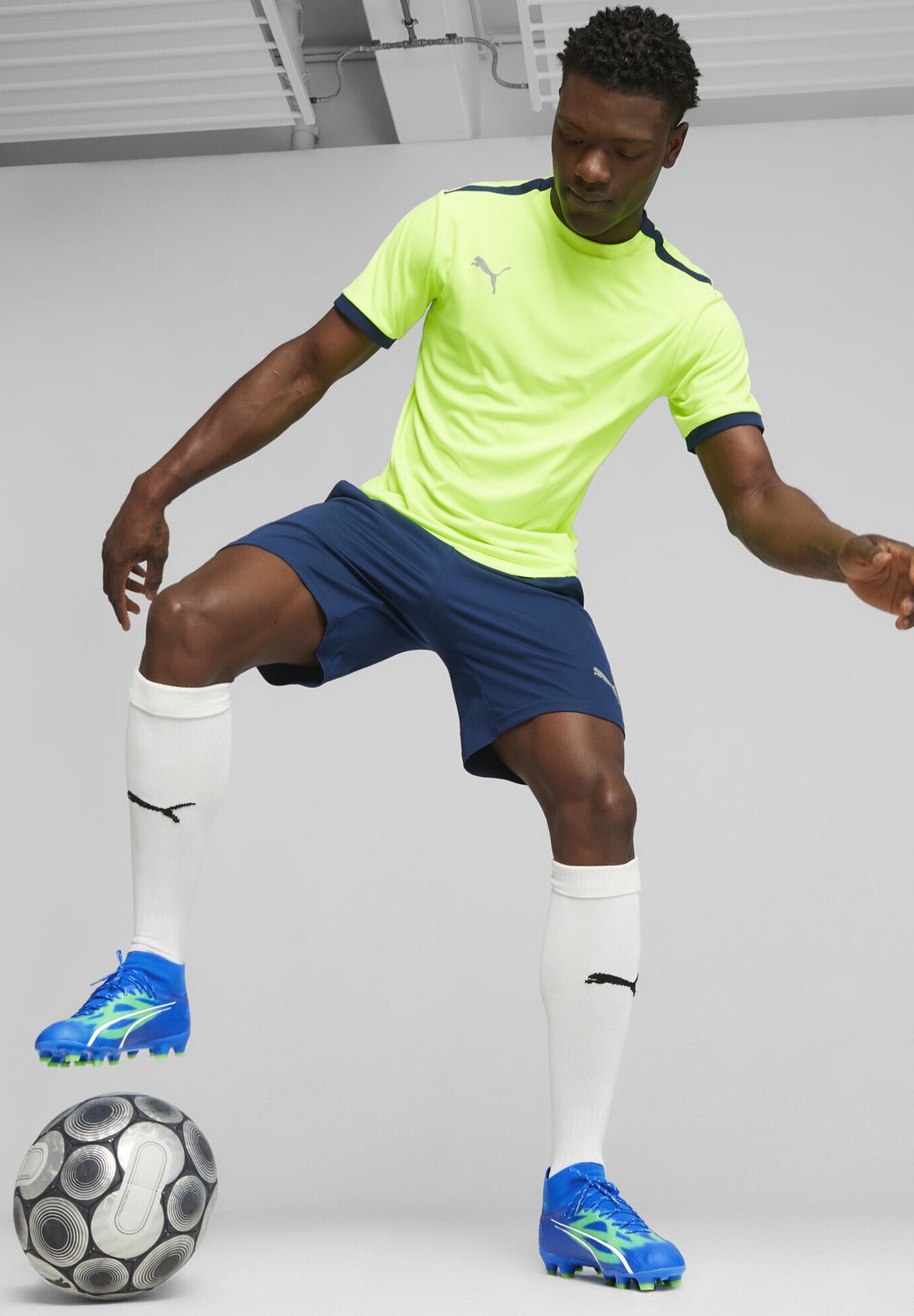 Кроссовки для мини-футбола с шипами Ultra Pro Fg/Ag Puma, цвет ultra blue white pro green