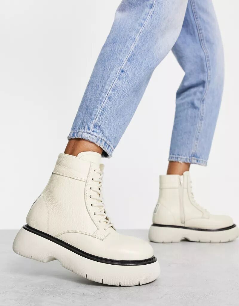 

Кожаные ботинки Steve Madden Wanny бежевого цвета со шнуровкой спереди
