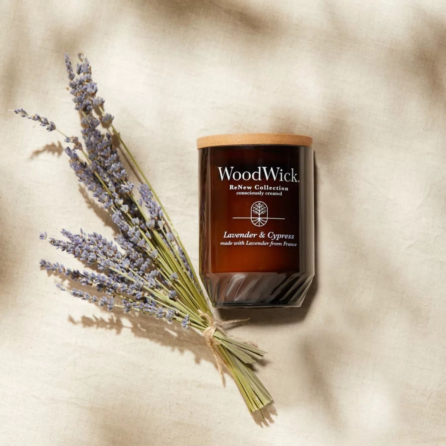 

Свеча WoodWick ReNew в большой банке с лавандой и кипарисом