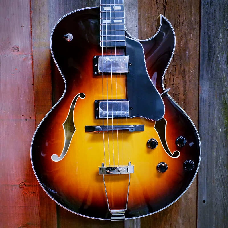 

Электрогитара Eastman AR372CE-SB Hollowbody Archtop with Ebony Fretboard - Sunburst w/Hard Case + 2 Free Packs of Strings & Pick Variety Pack