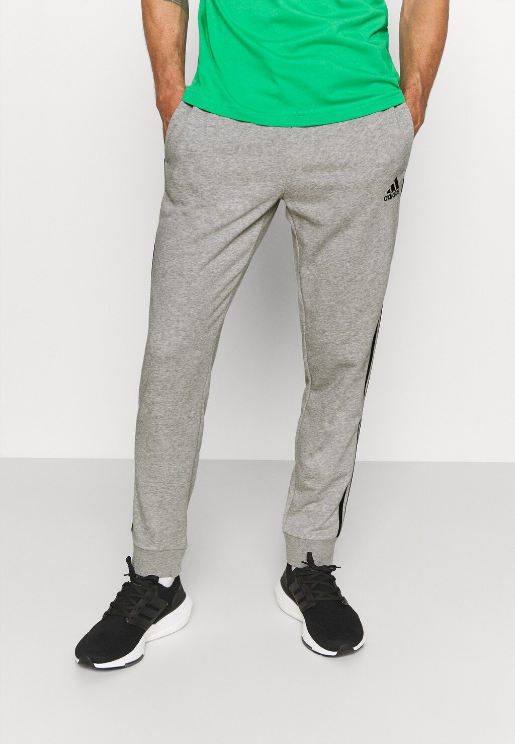 

Тренировочные брюки ESSENTIALS adidas Performance, серый