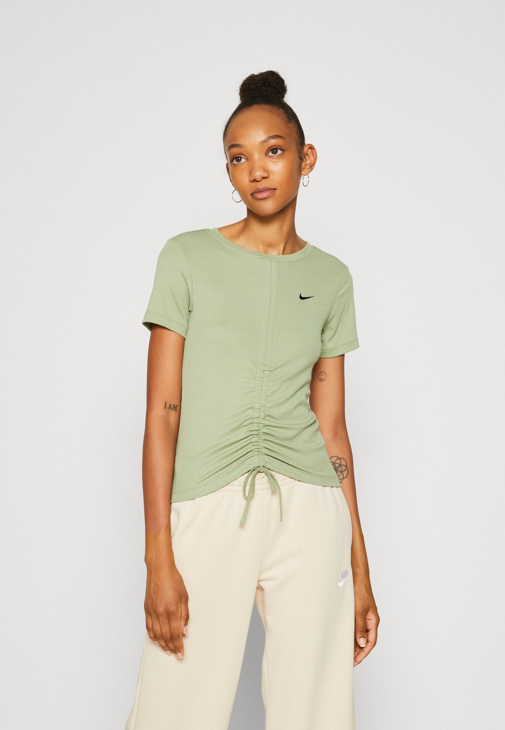 

Футболка с принтом Nike Sportswear, зеленый