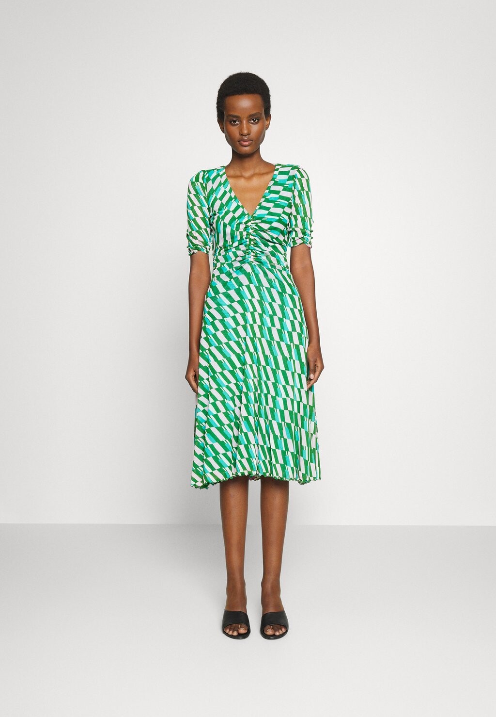 

Летнее платье Koren Reversible Dress Diane von Furstenberg, цвет flower bed/arta geo green
