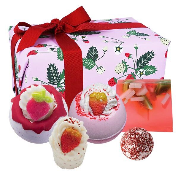 

Подарочный набор для ванны Bomb Cosmetics Strawberry Feels Forever, 1 комплект