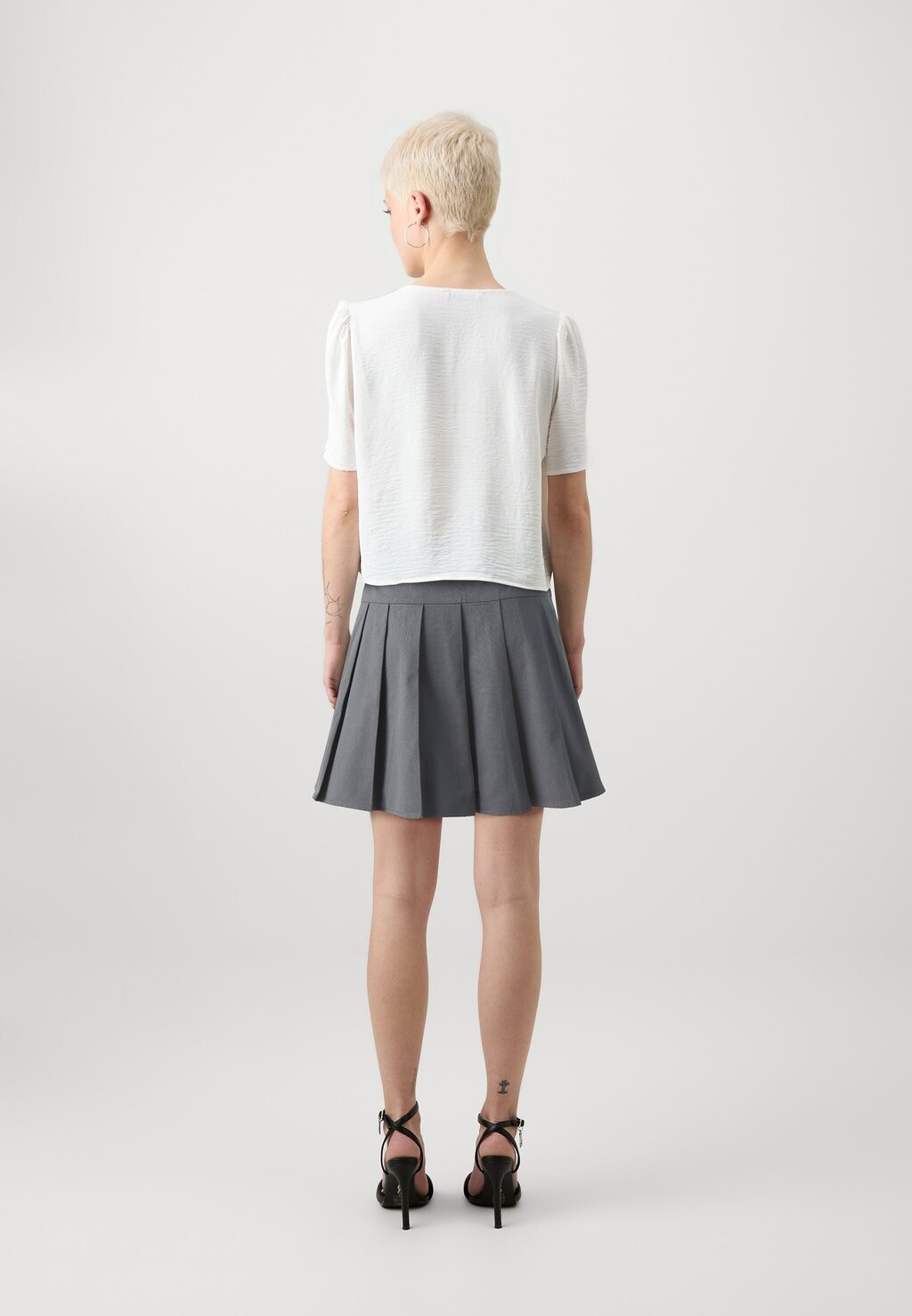 

Мини-юбка VMBAYA PLEAT SHORT SKIRT Vero Moda, серый