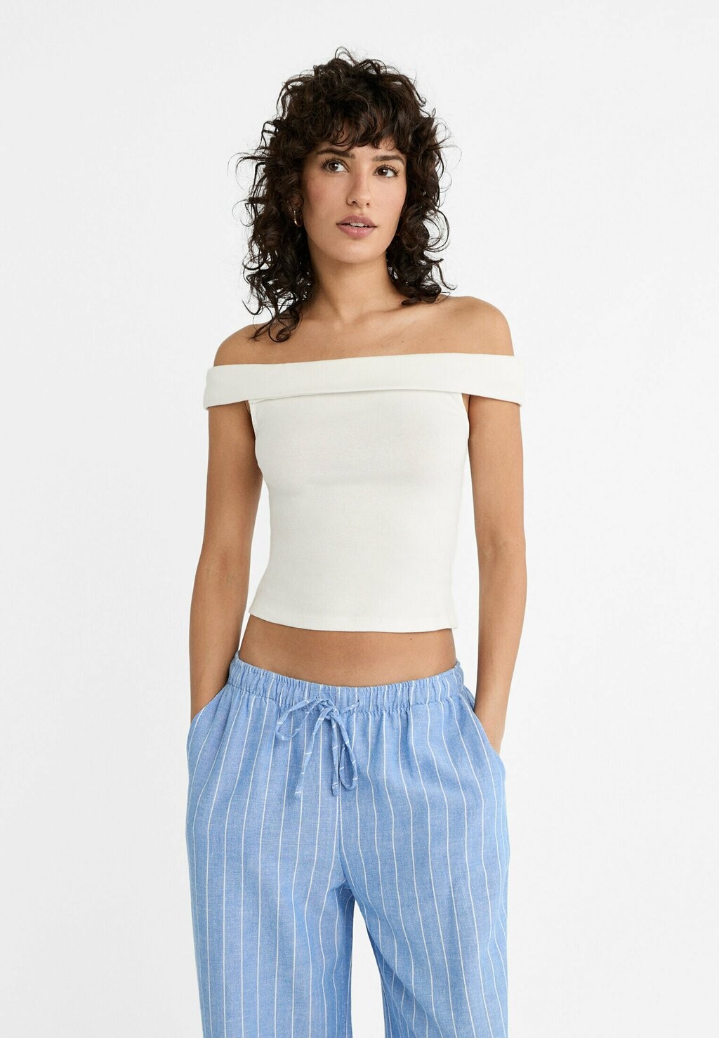 

Футболка базовая OFF-THE-SHOULDER Stradivarius, цвет white