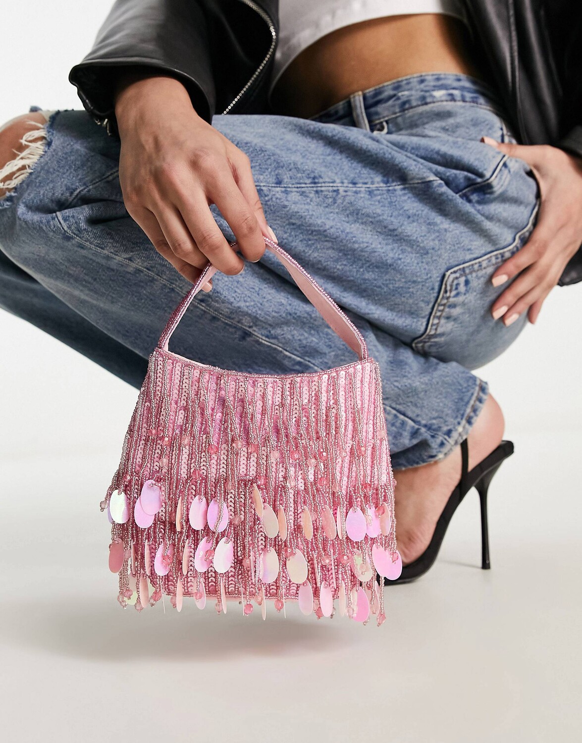 

Розовая сумка с бусинами ASOS DESIGN