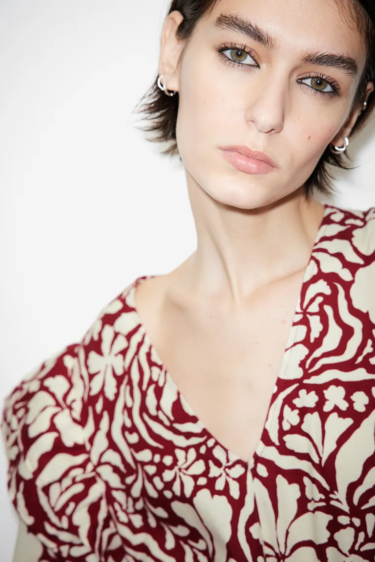 

Хлопковое платье с рюшами H&M, красный