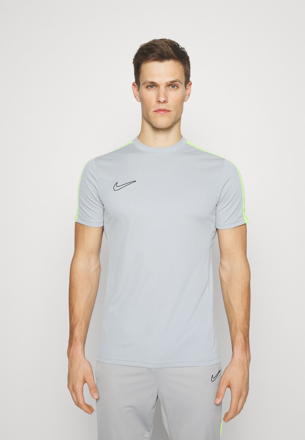

Футболка Nike