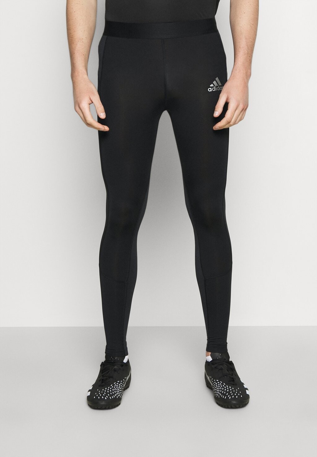 

Тайтсы Tech Fit Long Adidas, черный