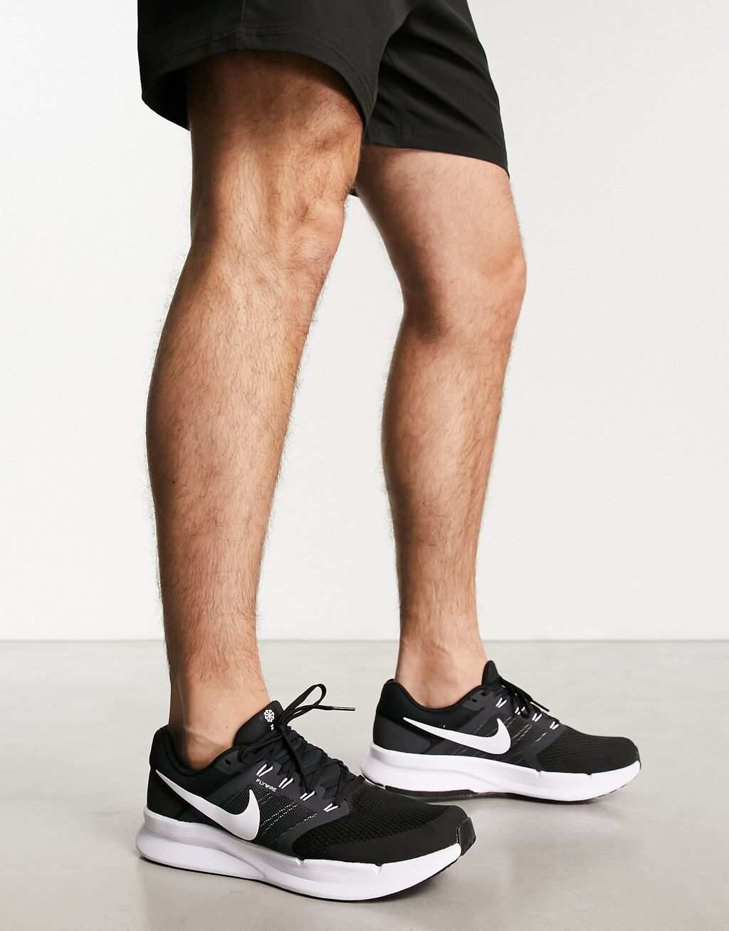 

Черные кроссовки Nike Running Run Swift 3