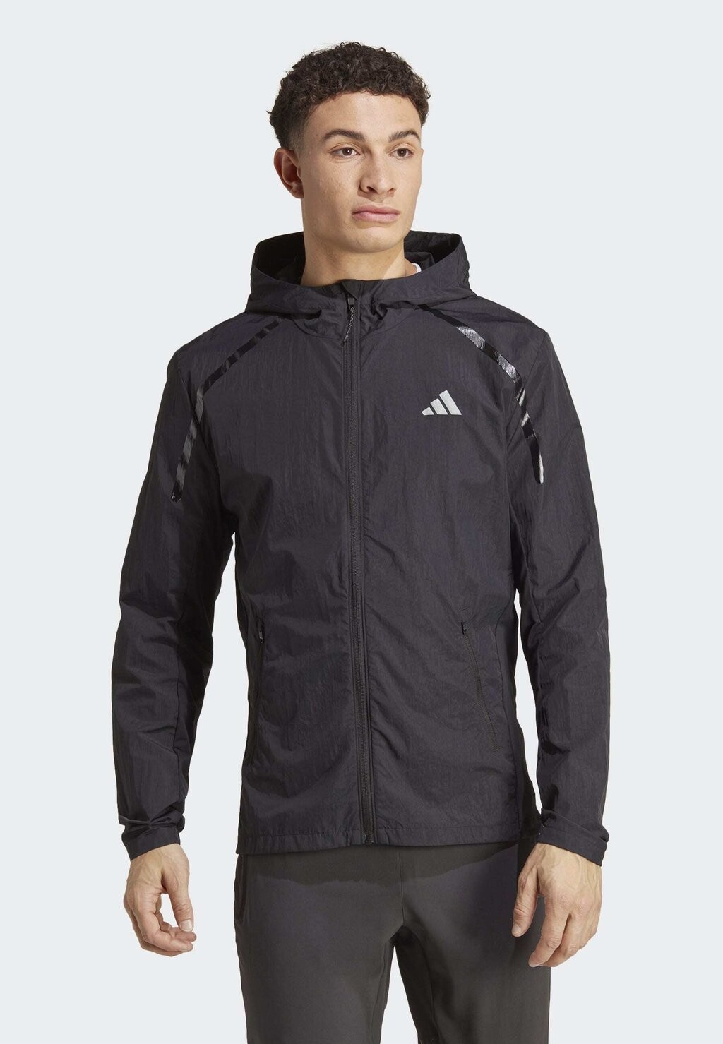 

Спортивная куртка Adidas