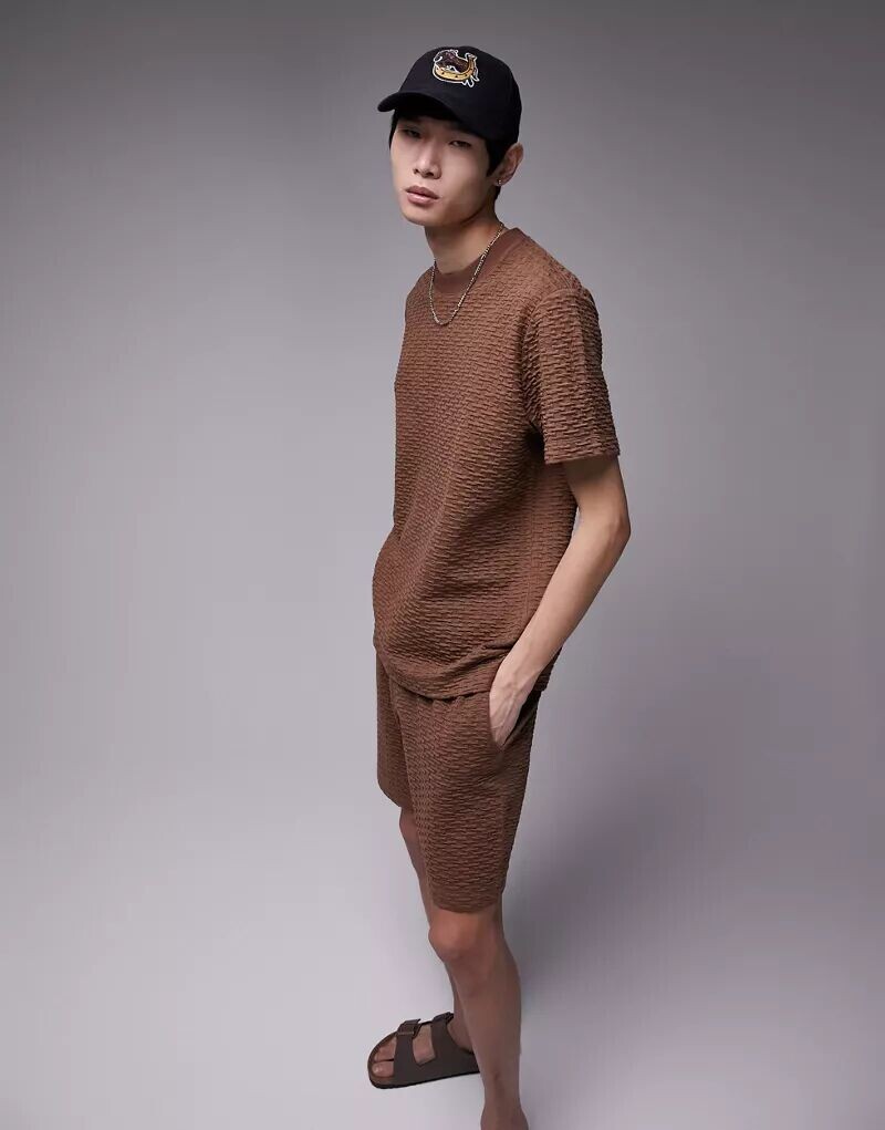 

Коричневая структурированная футболка оверсайз Topman