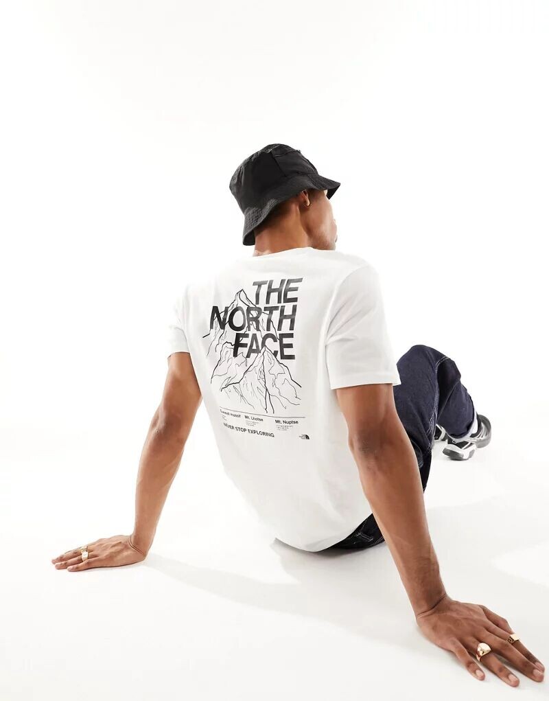 

Белая футболка с принтом на спине The North Face Mountain Outline