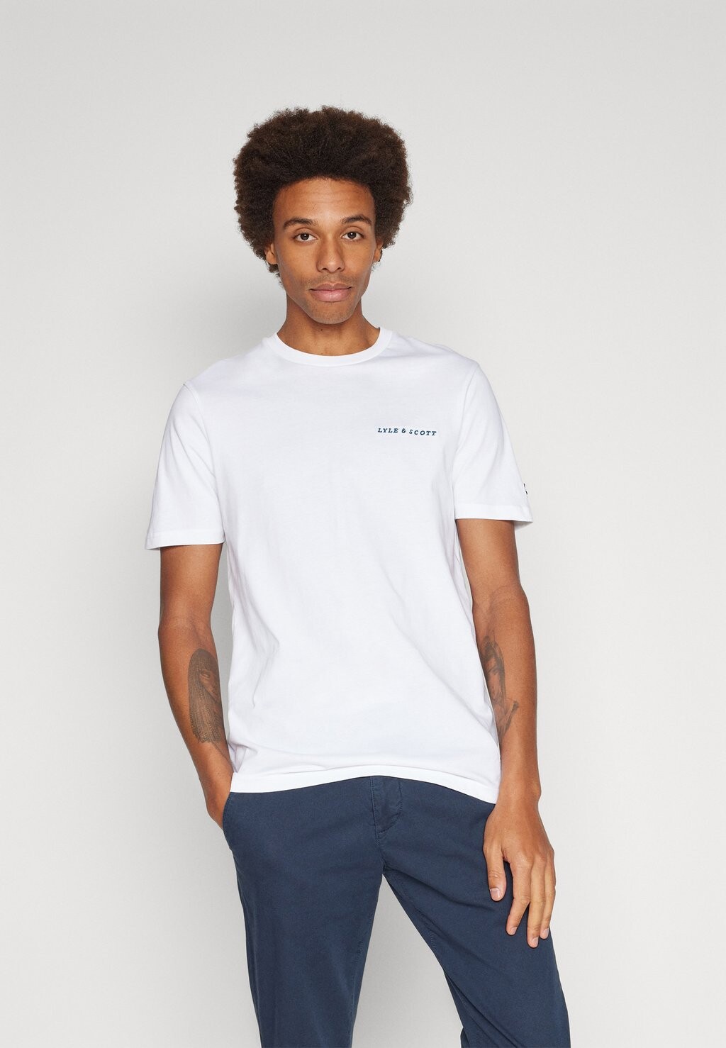 

Футболка базовая EMBROIDERED Lyle & Scott, цвет white
