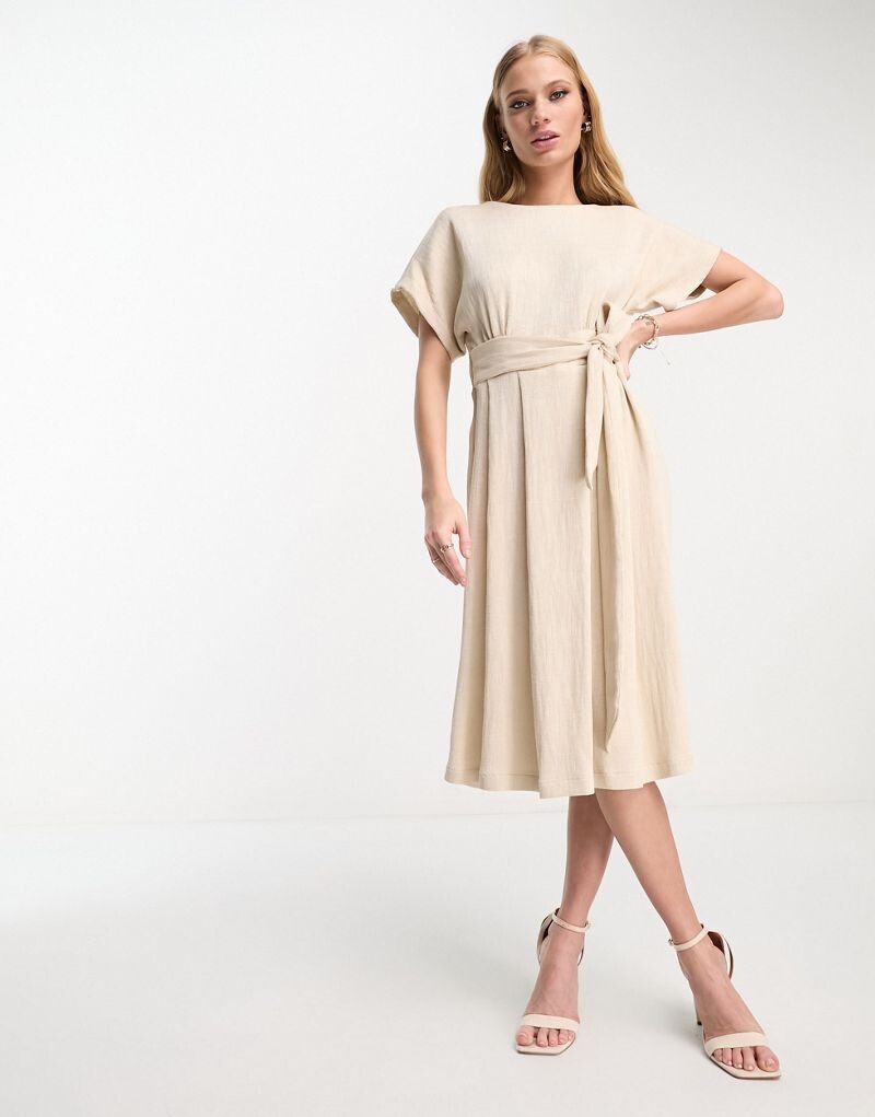 

Платье миди в рубчик с камнем Closet London